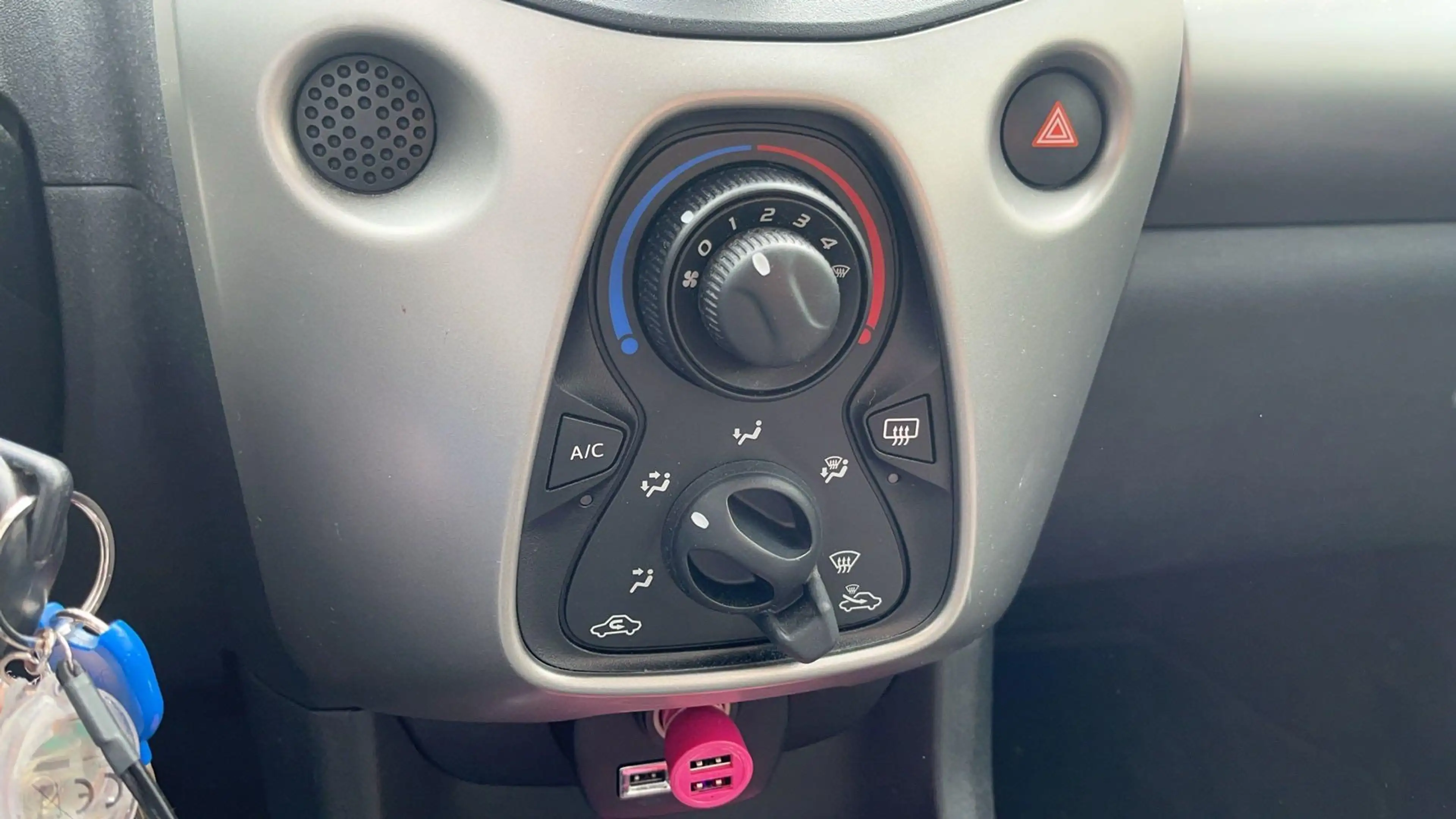 Peugeot 108 1.0 e-VTi Blue Lion | airco | — photo 13