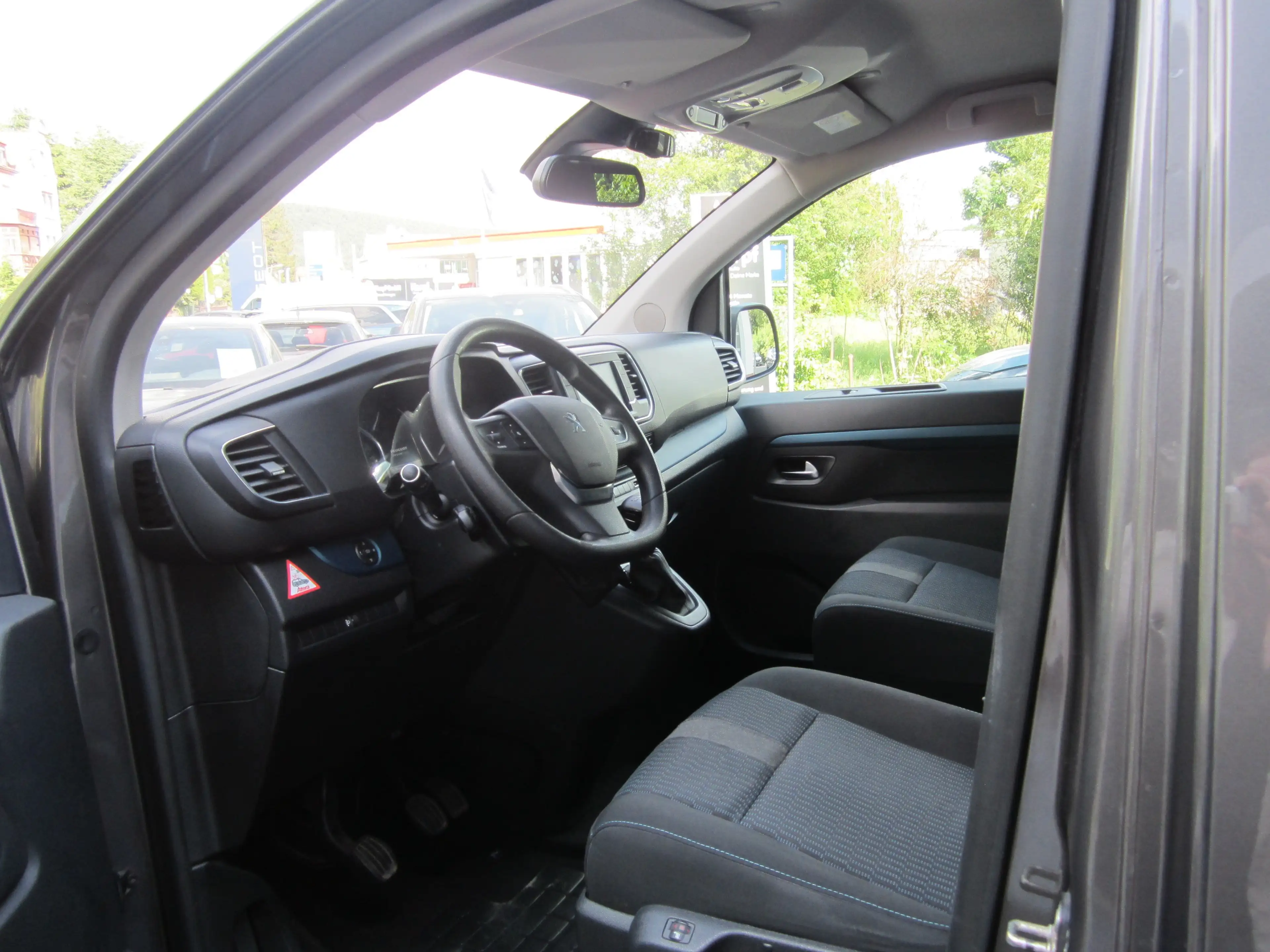 Peugeot Traveller — photo 8