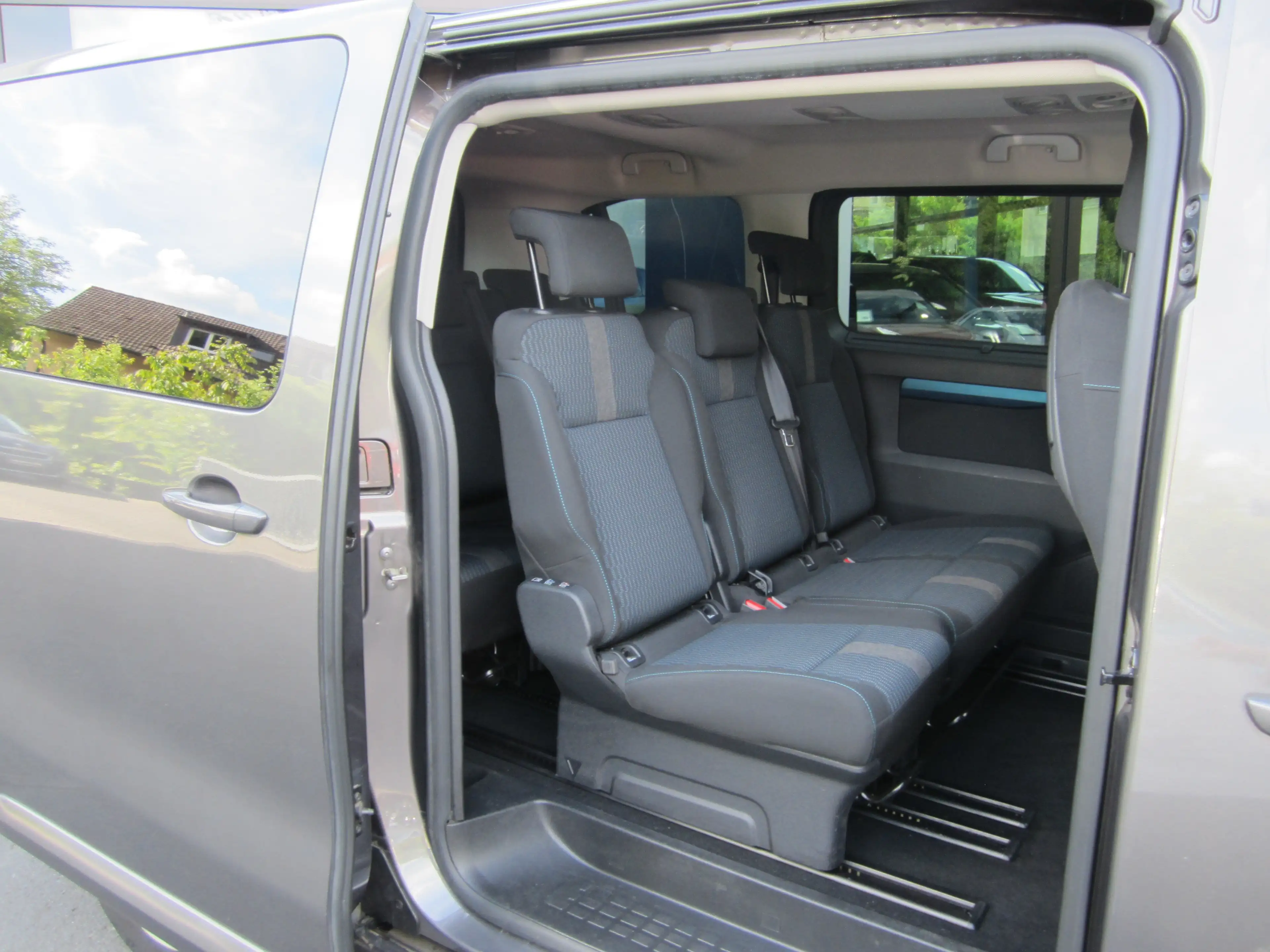Peugeot Traveller — photo 9