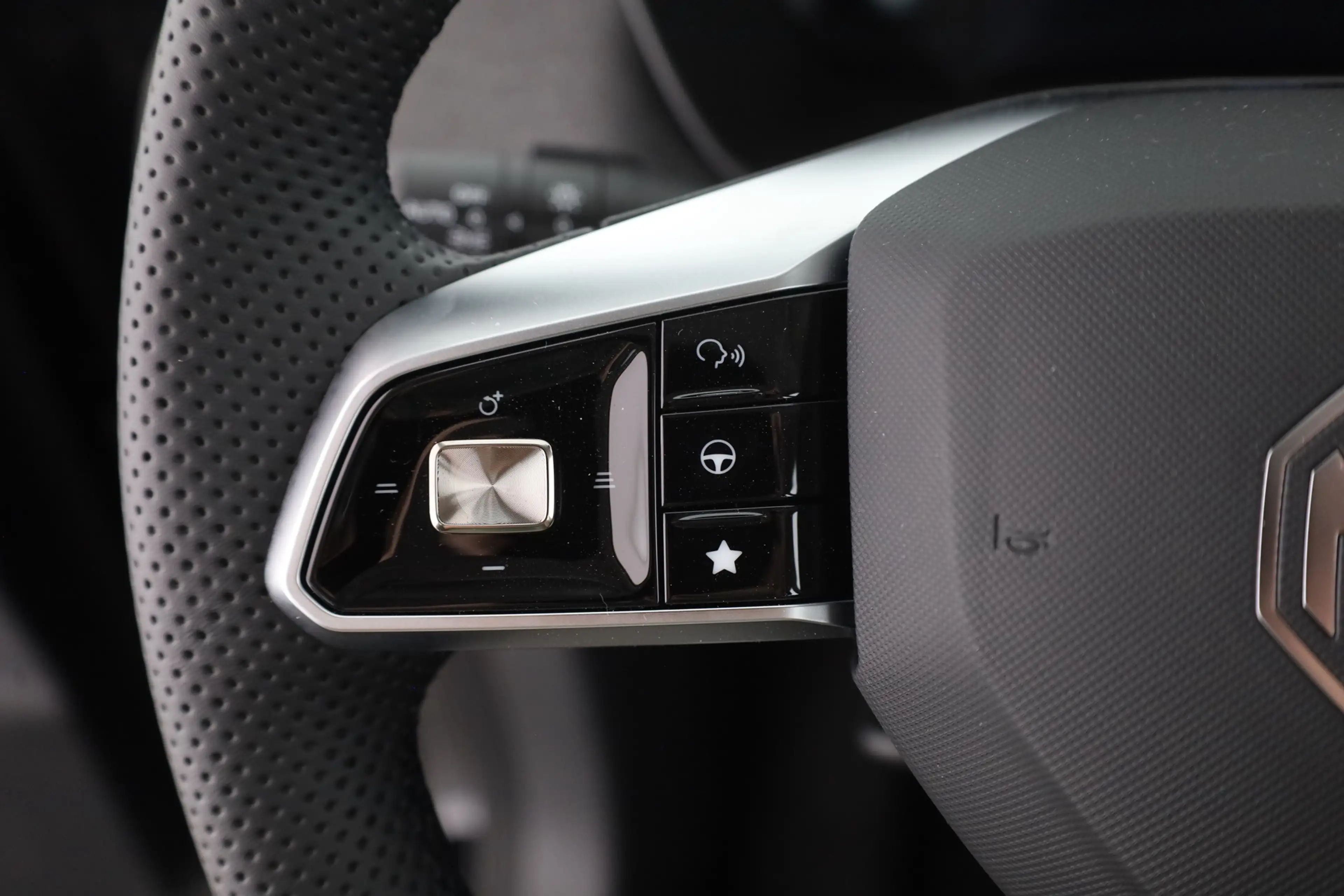 MG ZS 1.5 Hybrid Comfort Aut. LED ACC Navi Kamera — photo 15