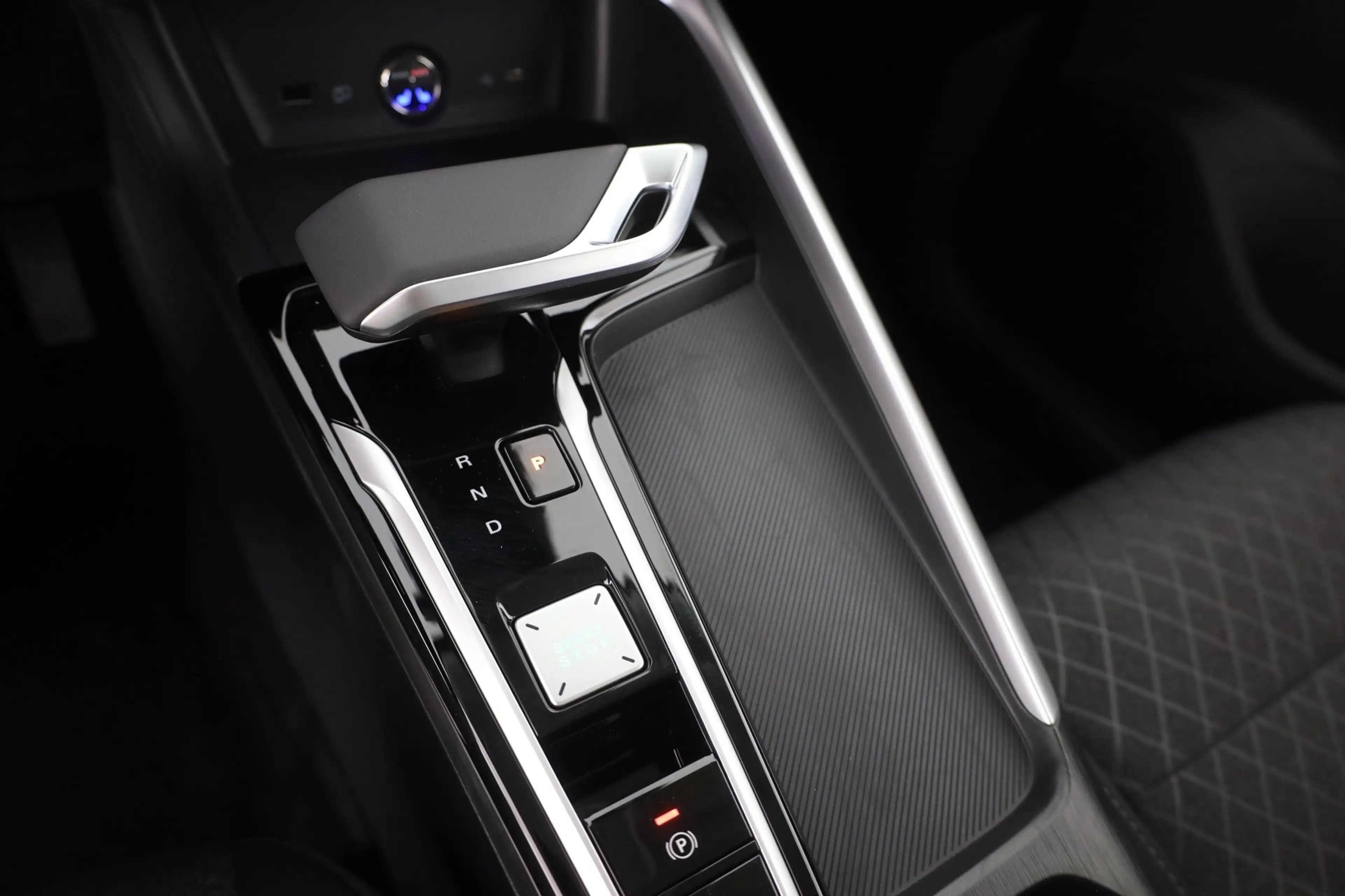 MG ZS 1.5 Hybrid Comfort Aut. LED ACC Navi Kamera — photo 13