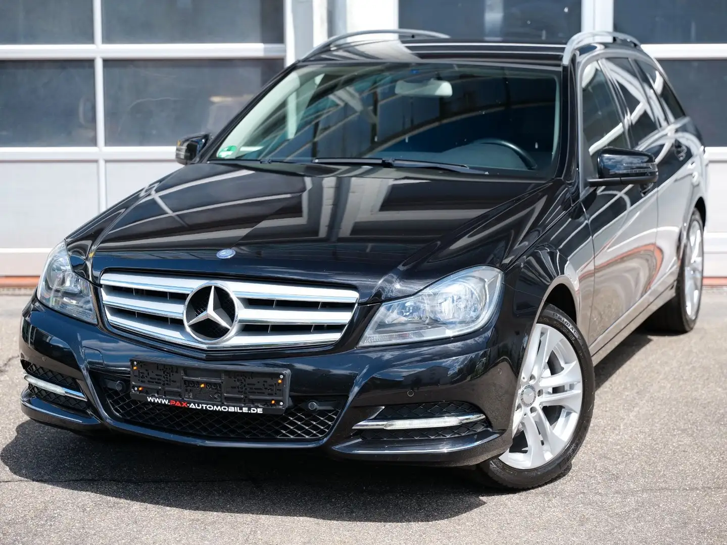 Mercedes-Benz C 180 T CGI BlueEfficiency AVANTGARDE Negru - 1