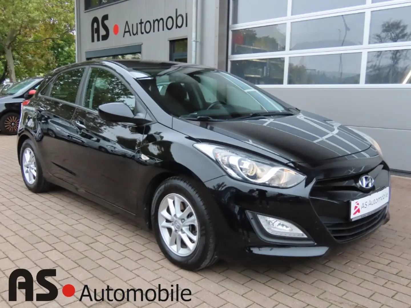 Hyundai i30 FIFA World Cup Ed. 2.Hd*SH gepfl.*SHZ*PDC Schwarz - 1