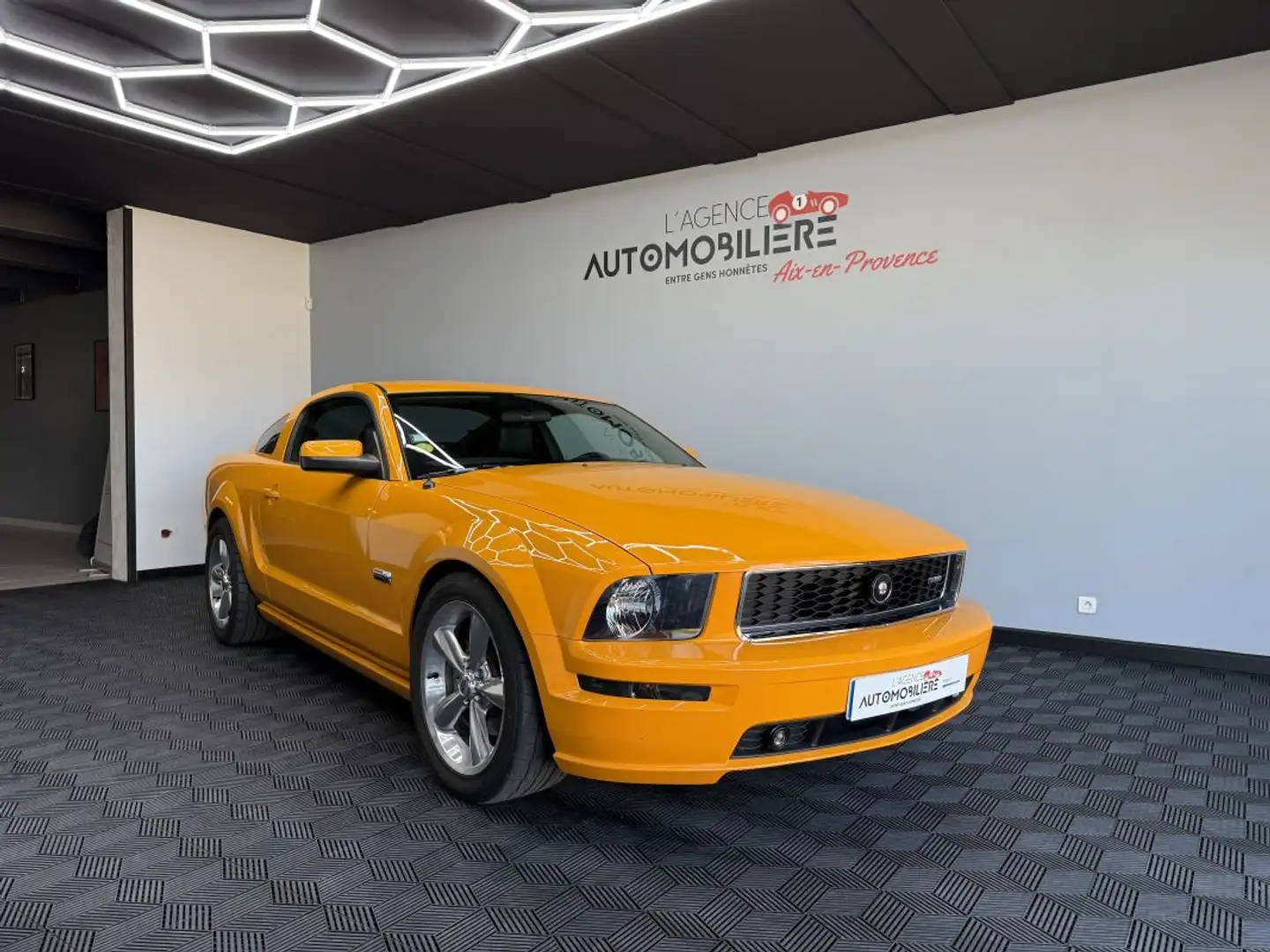 Ford Mustang GT Premium 4.6 V8 305 ch – Finition Premium Gold - 1