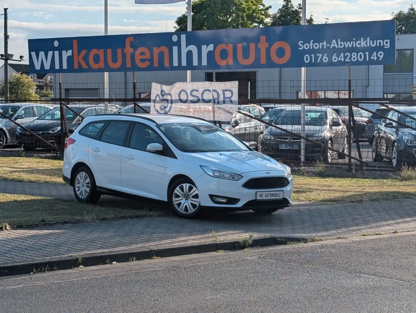 Ford Focus Turnier Business*AUTOMATIK*TEMPOMAT*PDC !! Weiß - 1