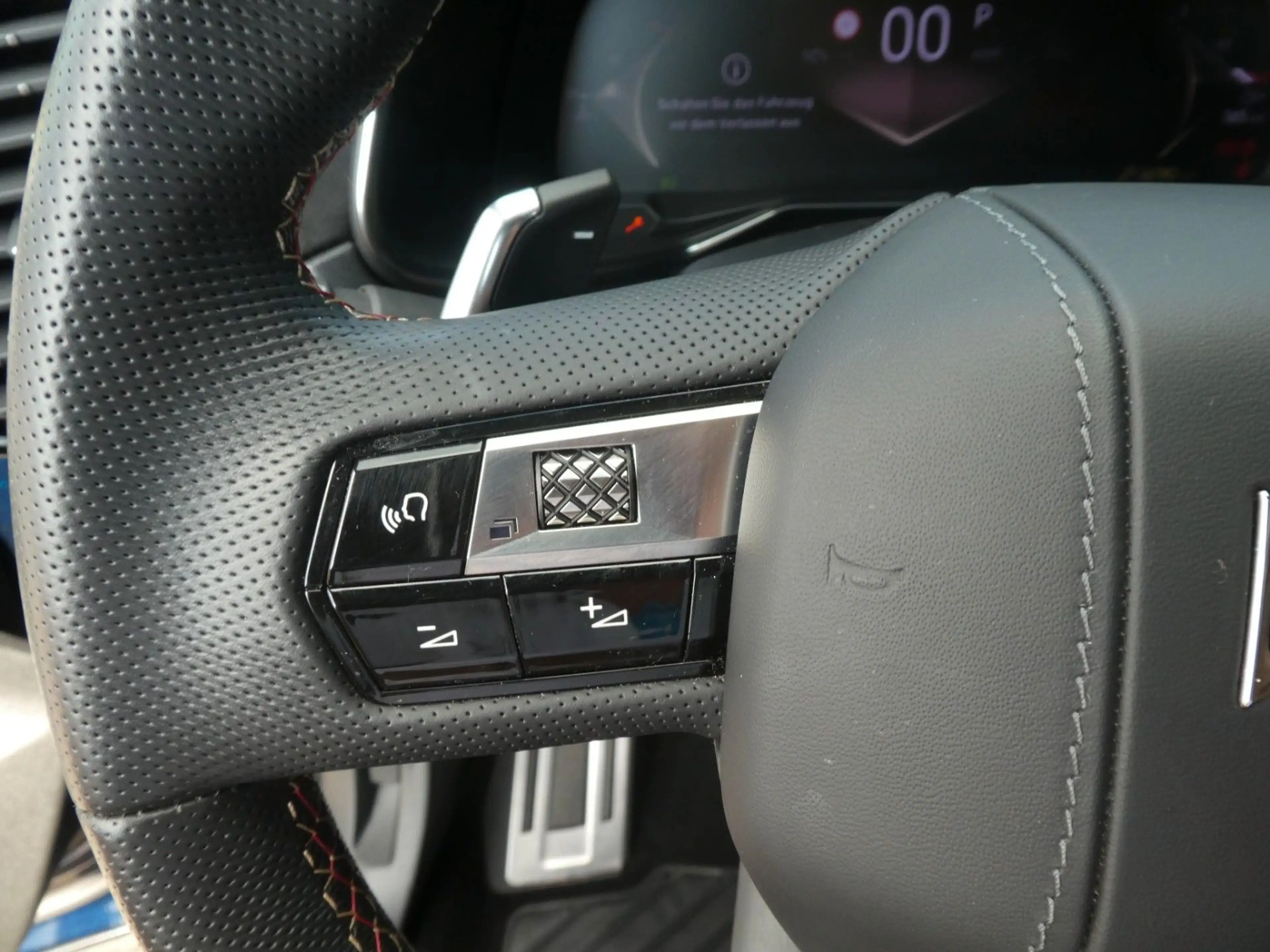DS Automobiles DS 7 Crossback Performance Line + Navi, Kamera — photo 15