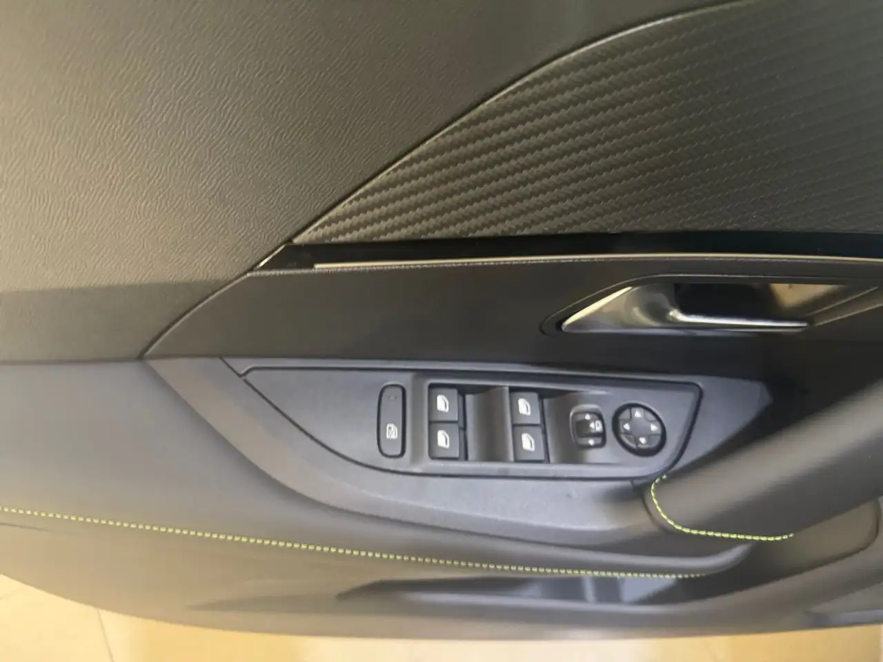 Peugeot 2008 Hybrid 145cv e-DCS6 GT auto 10