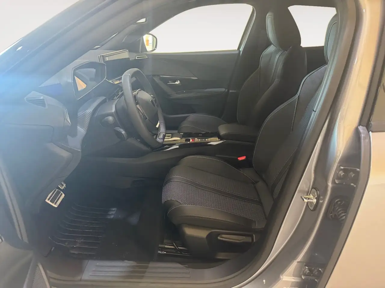 Peugeot 2008 Hybrid 145cv e-DCS6 GT auto 9