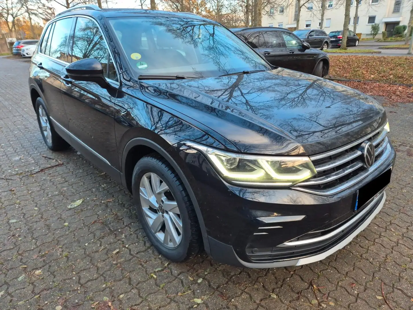 Volkswagen Tiguan Elegance4M 2.0TDI AUT. WEBASTO 17999NETTO Schwarz - 1