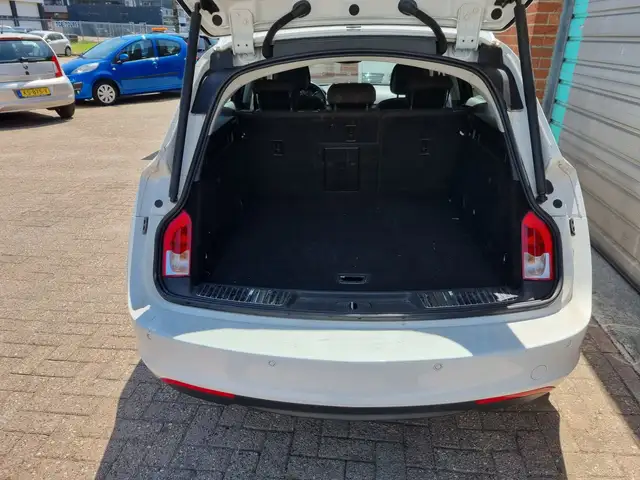 Opel Insignia view 7