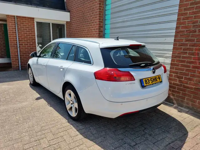 Opel Insignia view 3