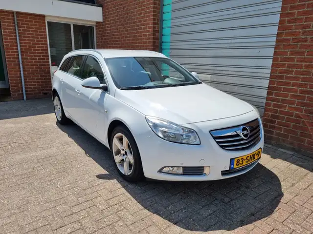 Opel Insignia view 2