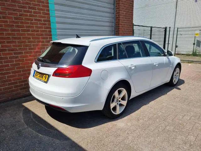 Opel Insignia view 4