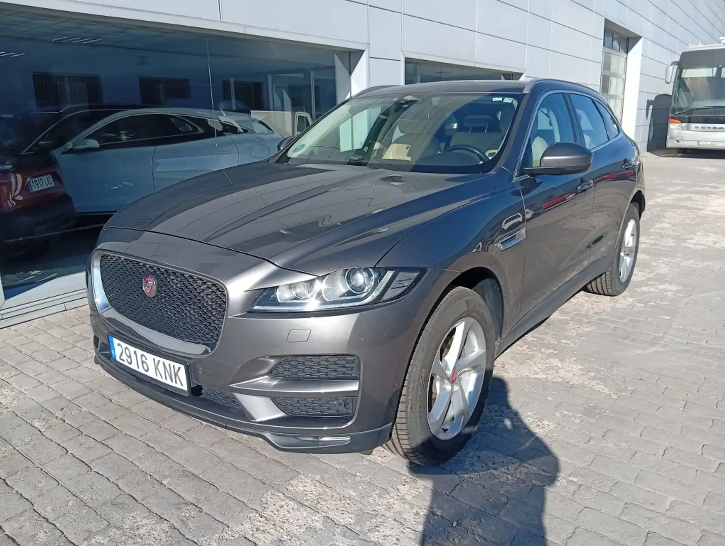Jaguar F-Pace 2.0i4D Prestige Aut. AWD 240 Gris - 2