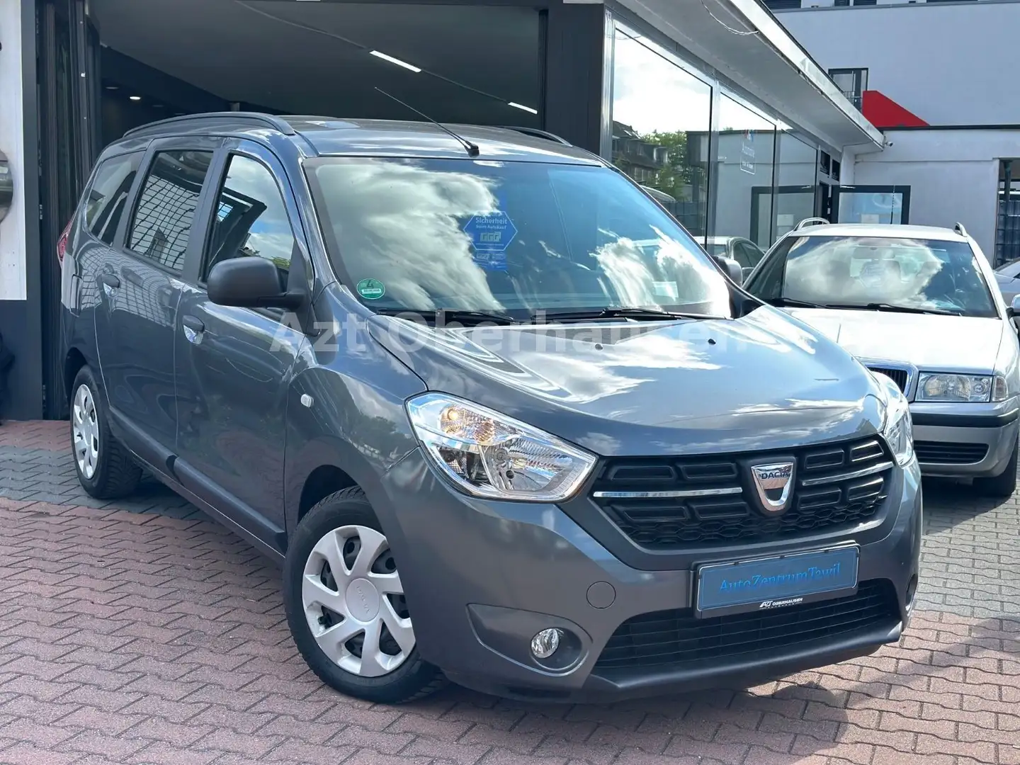 Dacia Lodgy 1.6 Essential*1.HAND*TÜV NEU*SCHECKHEFT* Grau - 1