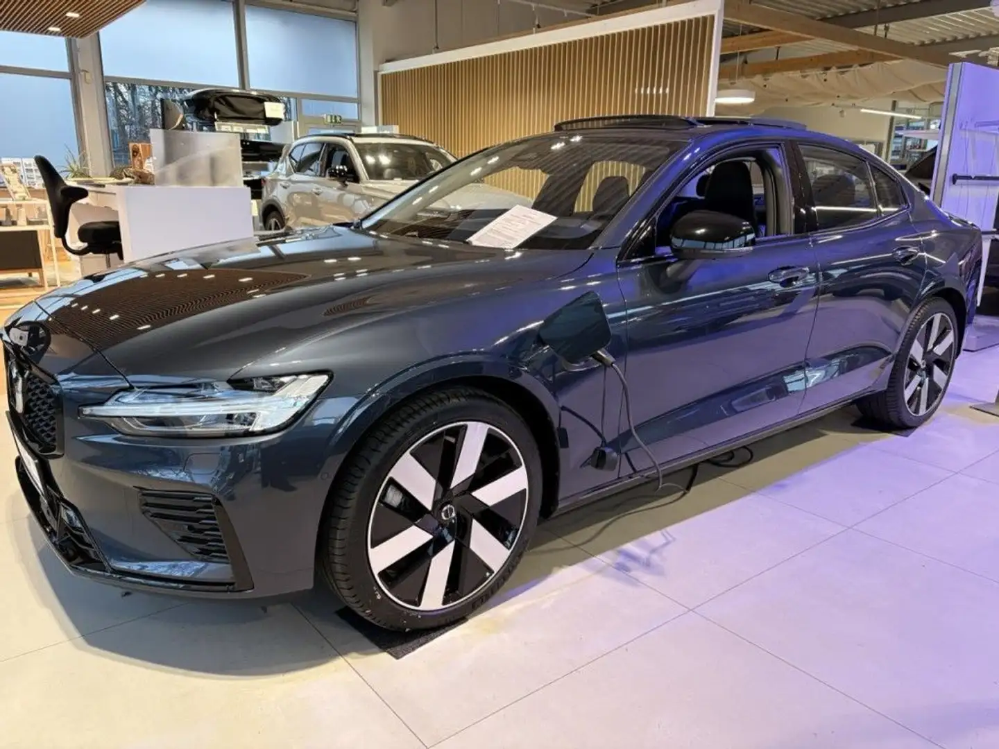 Volvo S60 T8 Recharge AWD Ultimate Dark Massage LED 360° Kam Blau - 1