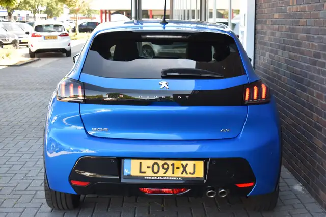 Peugeot 208 view 9