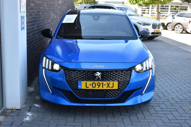Peugeot 208 view 4