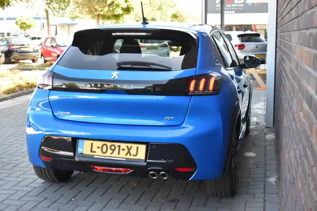 Peugeot 208 view 10