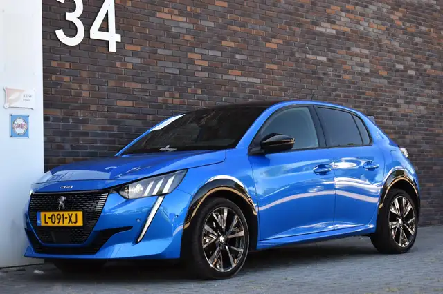 Peugeot 208 view 2