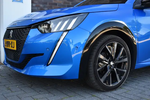 Peugeot 208 view 6