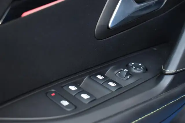 Peugeot 208 view 17