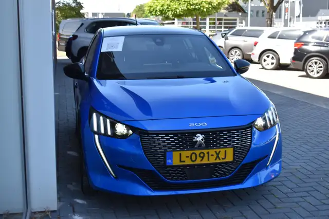 Peugeot 208 view 5