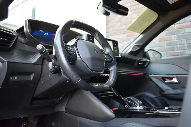 Peugeot 208 view 18