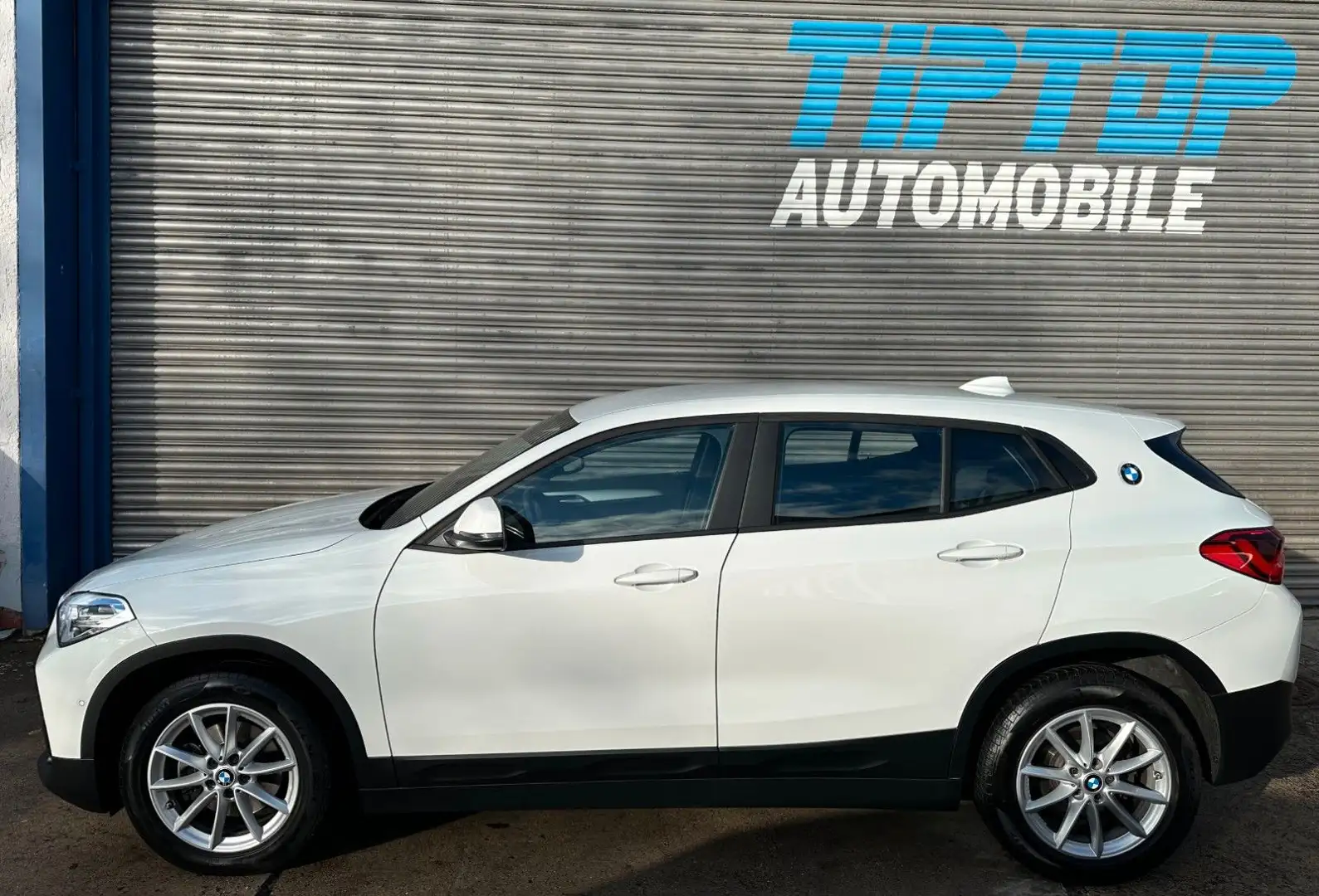 BMW X2 sDrive 18 i Adva*NAVI*LED*NUR 33TKM*AUTOMATIK Weiß - 2