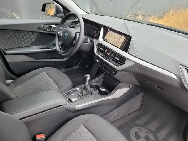 BMW 1 Series view 11