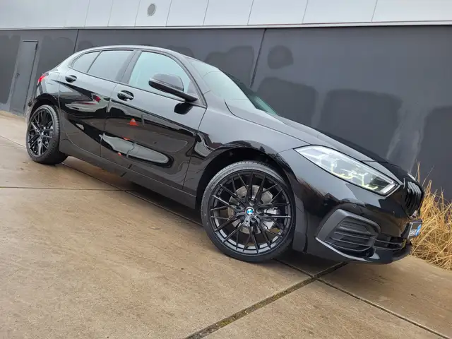 BMW 1 Series view 9