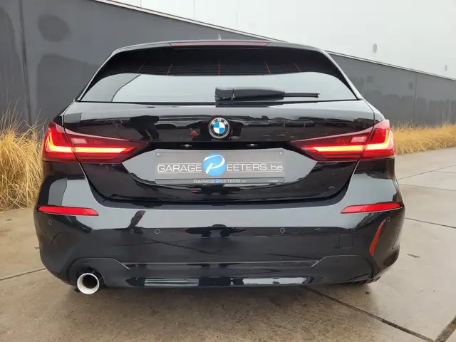 BMW 1 Series view 4