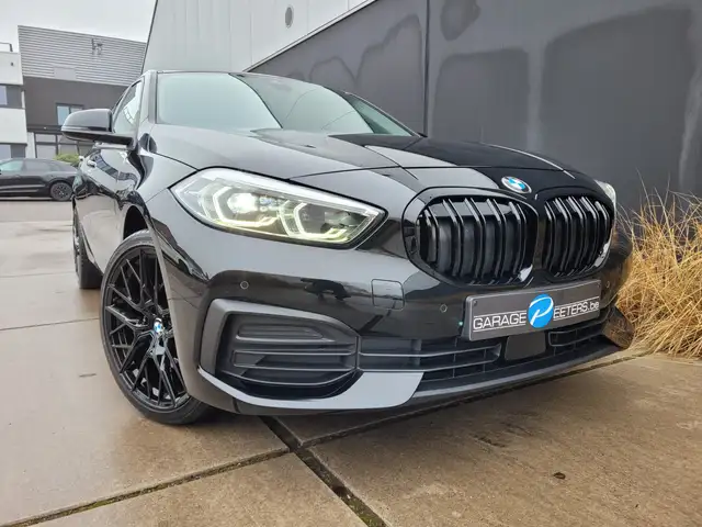 BMW 1 Series view 6