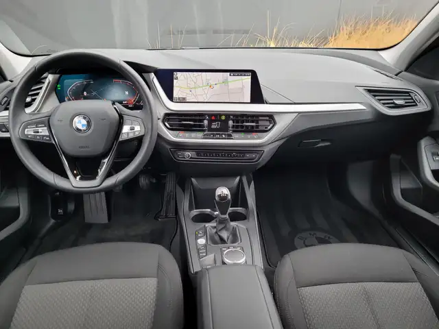 BMW 1 Series view 12