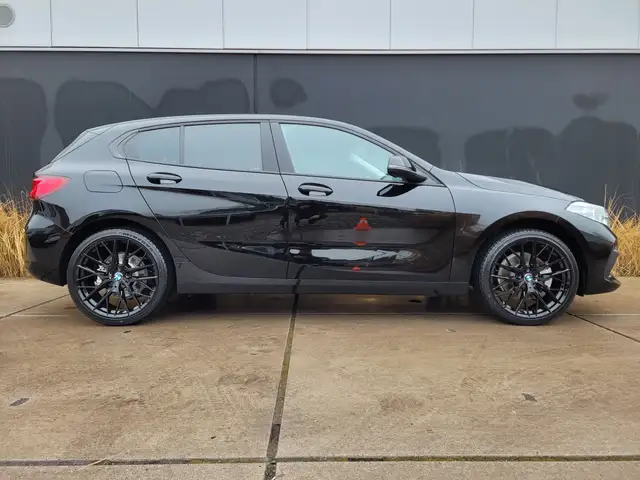 BMW 1 Series view 2