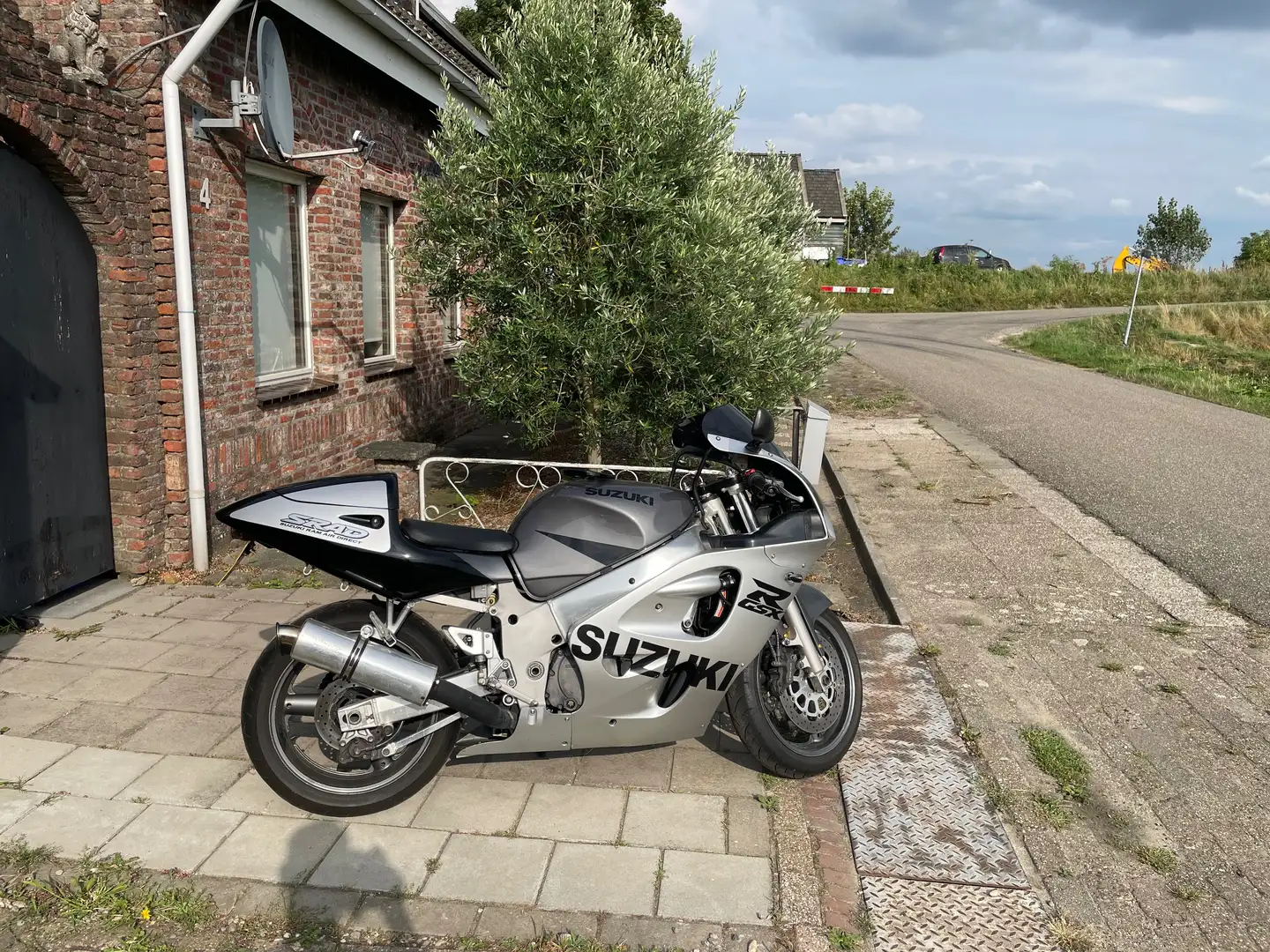 Suzuki GSX-R 600 S-rad Argintiu - 2