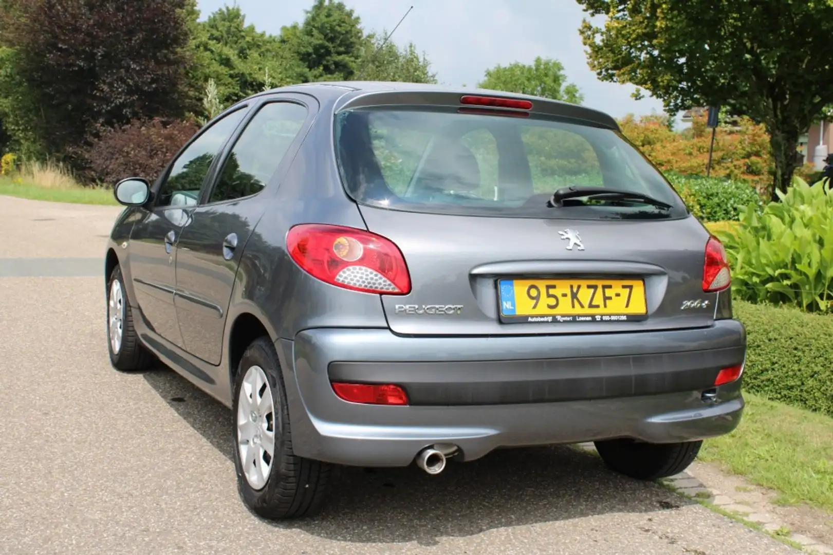 Peugeot 206 + 1.4i 75pk Generation ECC airco/el. pakket 5-deur Grijs - 2