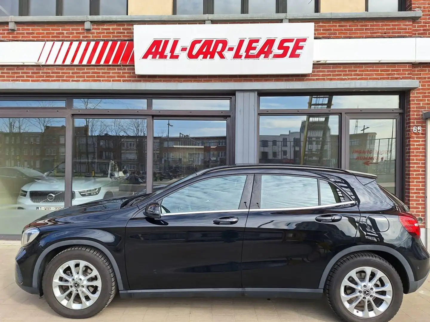 Mercedes-Benz GLA 200 D/ Business Solution Plus/ Afneembare trekhaak/ Noir - 1