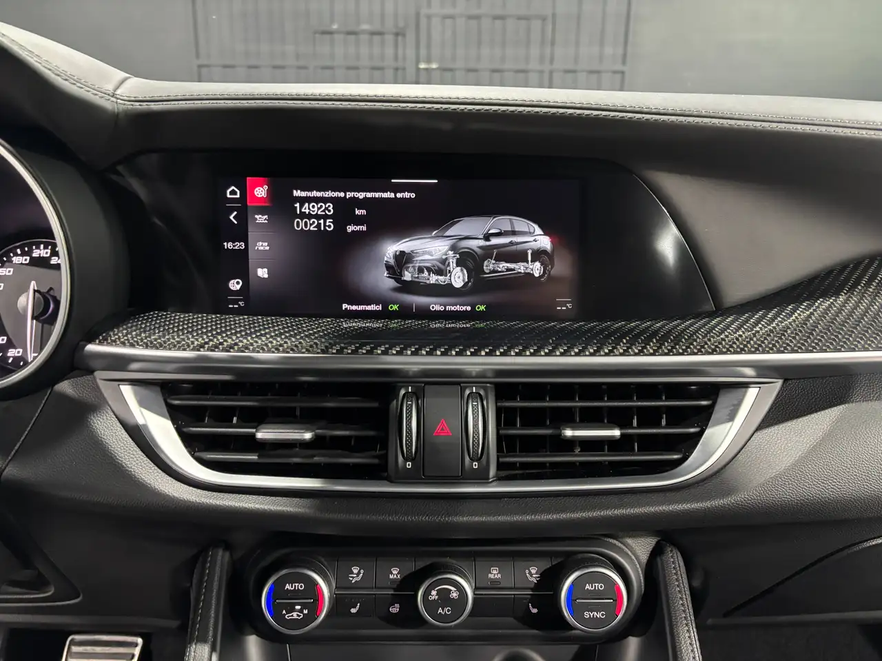 Alfa Romeo Stelvio 2022 — фото 11