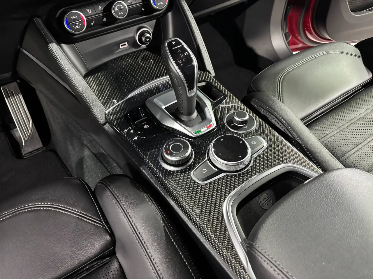 Alfa Romeo Stelvio 2022 — фото 12