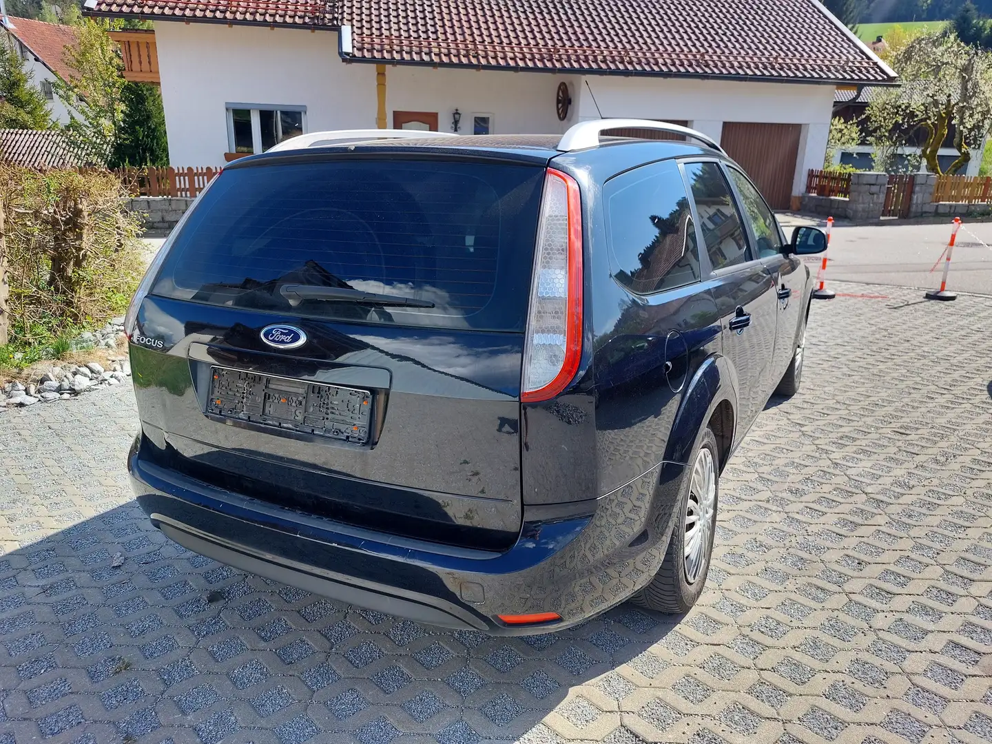 Ford Focus Turnier 1.6 16V Titanium Schwarz - 1
