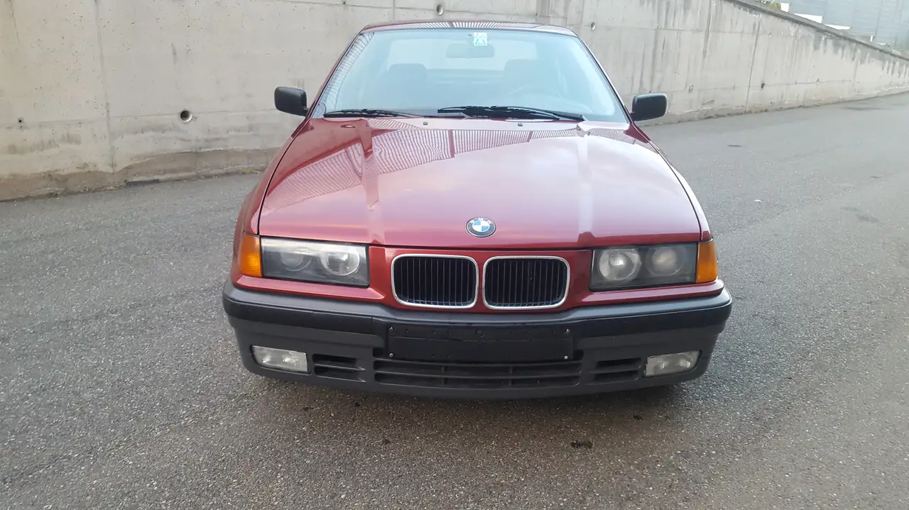 BMW 318 E 36 4 porte, foto 1