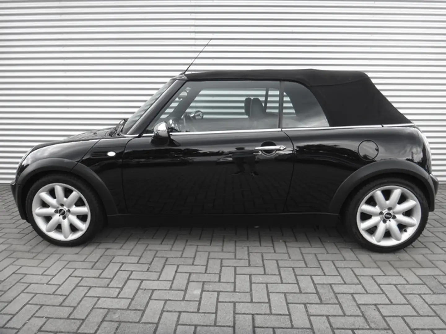 MINI Cooper Cabrio 1.6 Noir - 2