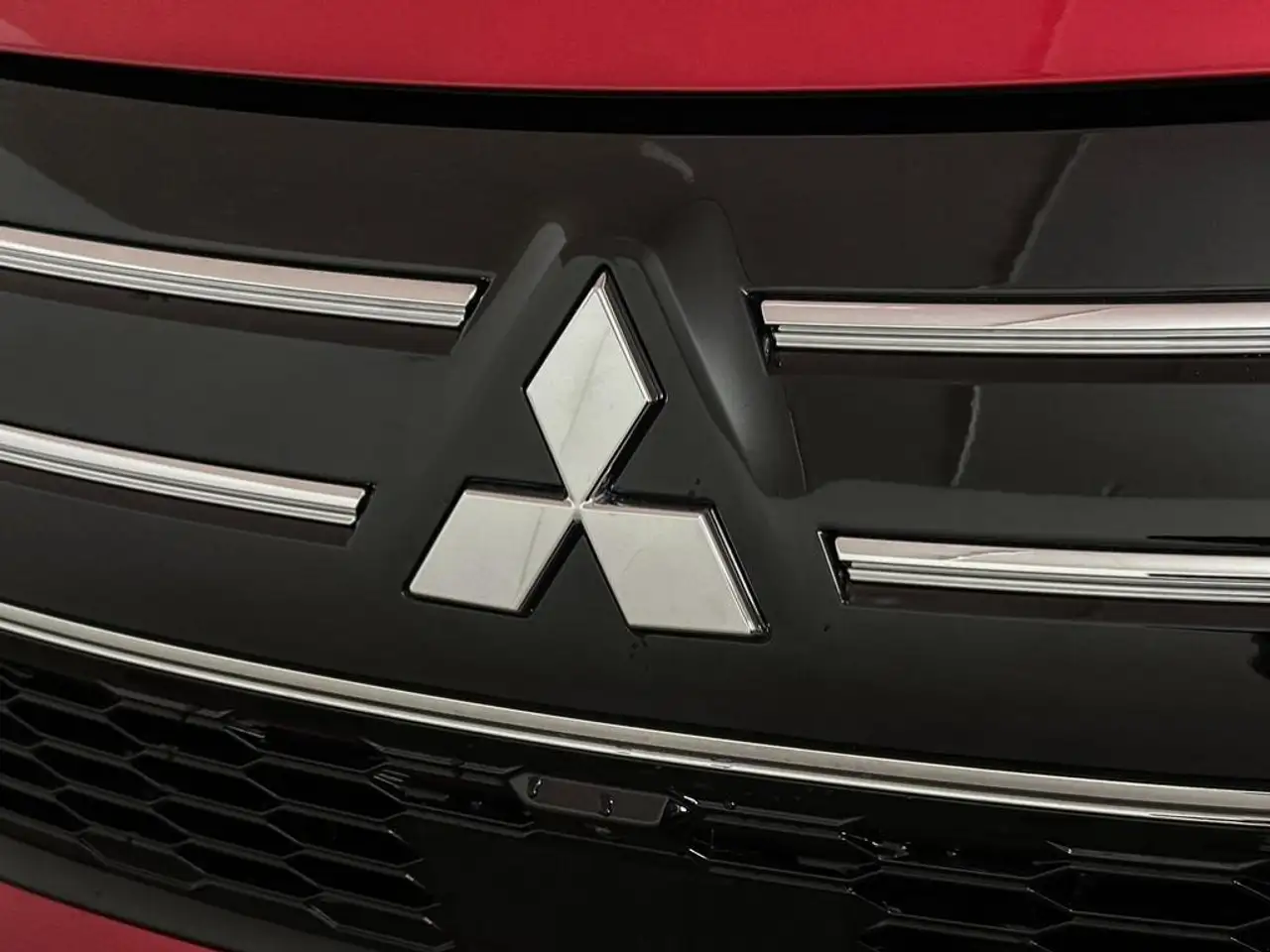 Mitsubishi Outlander снимка Mitsubishi Outlander
