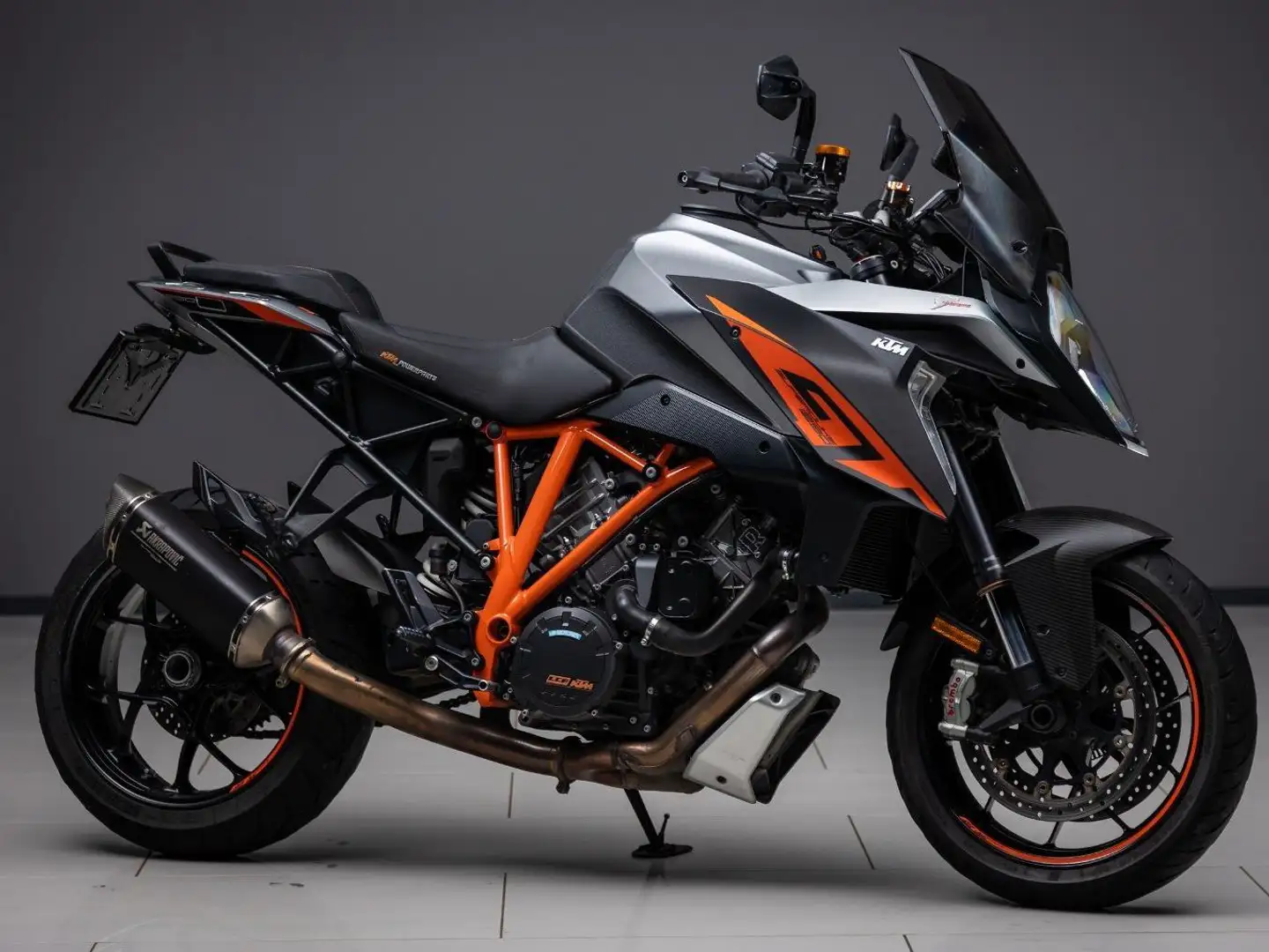KTM 1290 Super Duke GT Šedá - 1