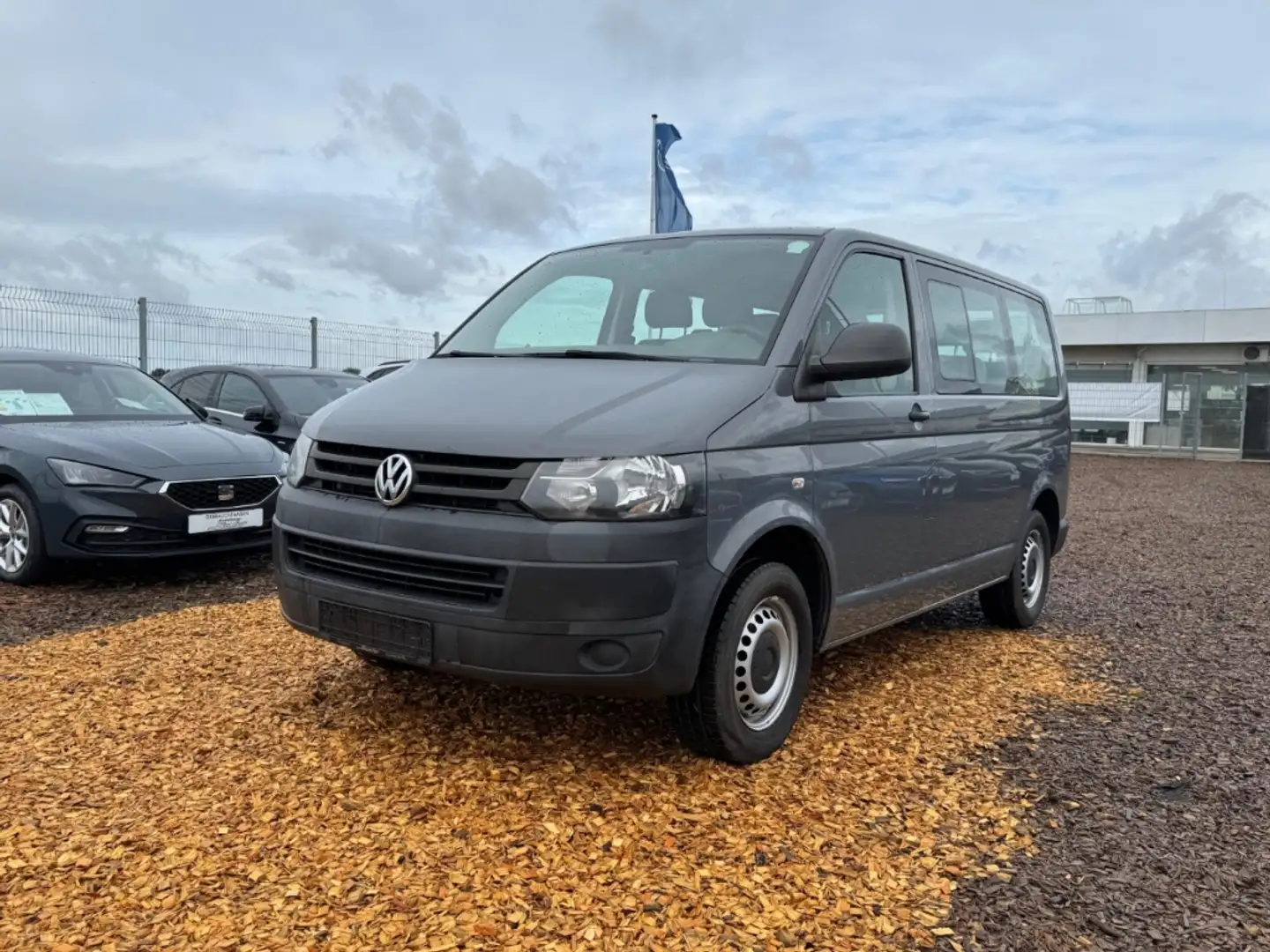 Volkswagen T5 Transporter Kasten-Kombi 2.0 TDI 9-SITZER AHK KLIMA Grau - 2