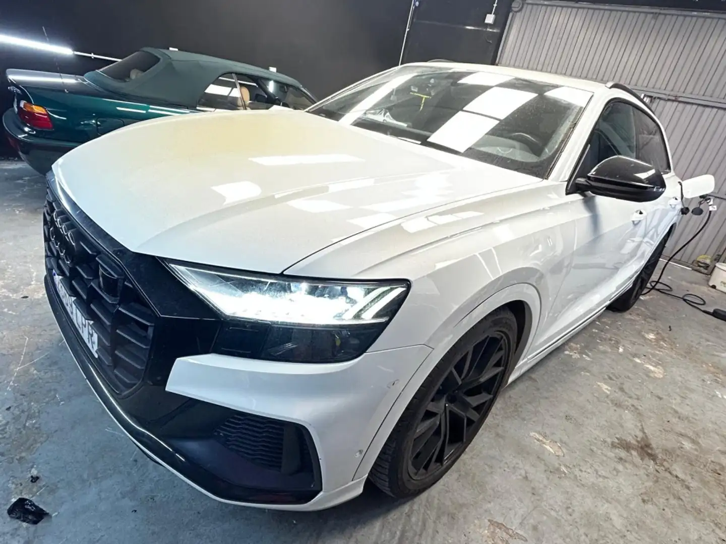 Audi Q8 60 TFSIe Black line plus quattro Zwart - 1