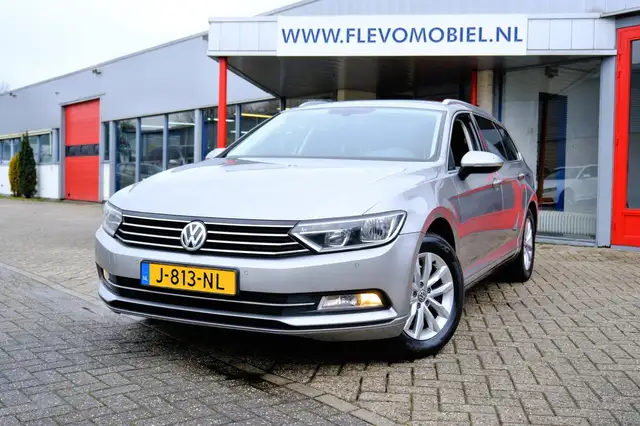 Volkswagen Passat Variant 1.6 TDI Connected Series Navi|Clima|LMV|PDC