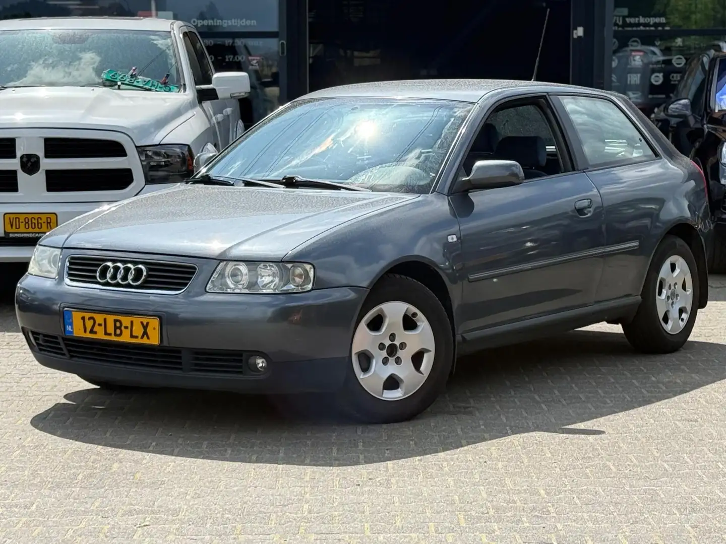 Audi A3 1.6 Ambiente AUTOMAAT/NAP/CLIMA/LMVELGEN/ELEKRAMEN Gris - 2