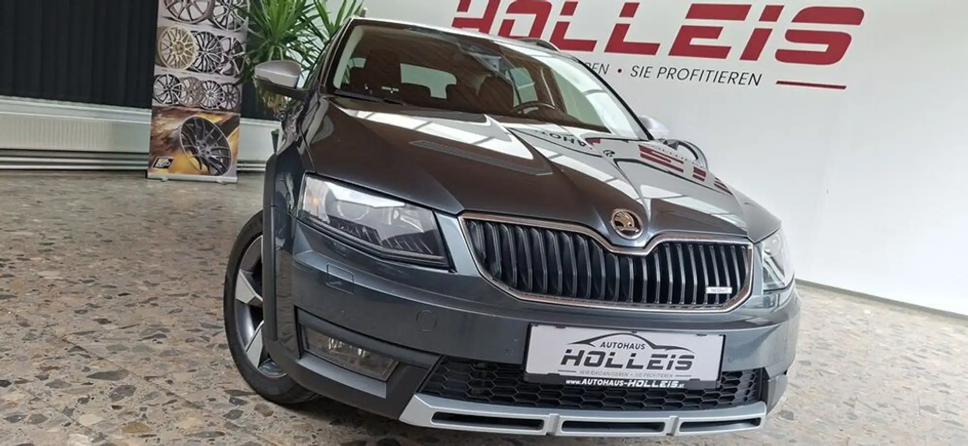 Skoda Octavia Kombi Scout 4x4 Tausch möglich Grau - 1